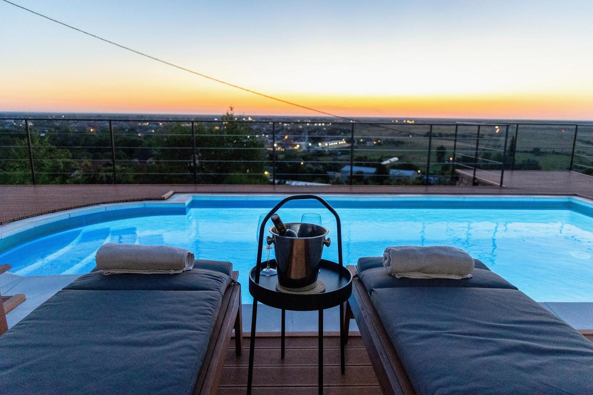 Sunset Villa *